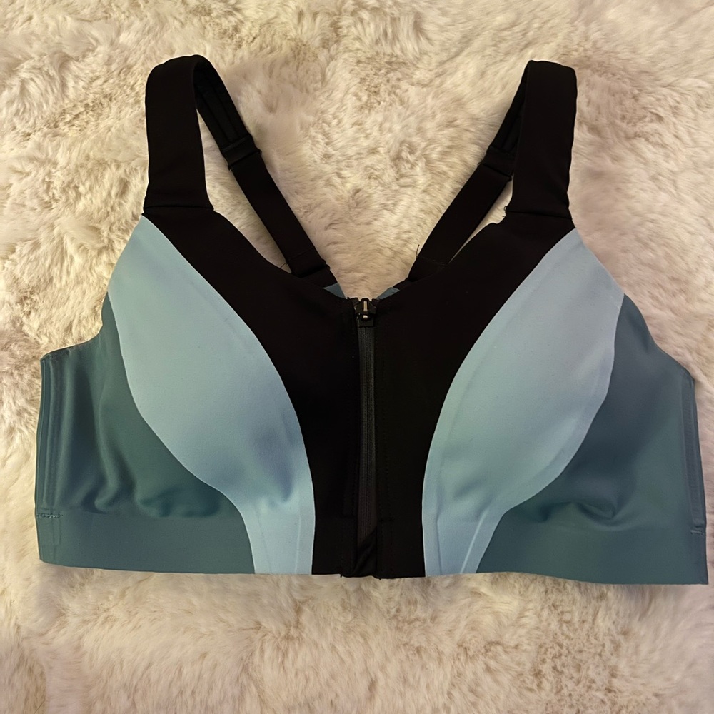 Victoria’s Secret knockout sports bra 34C